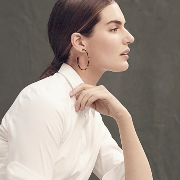 The Josephine Large Blonde Tortoise Hoop Earrings - Picture 6 of 6